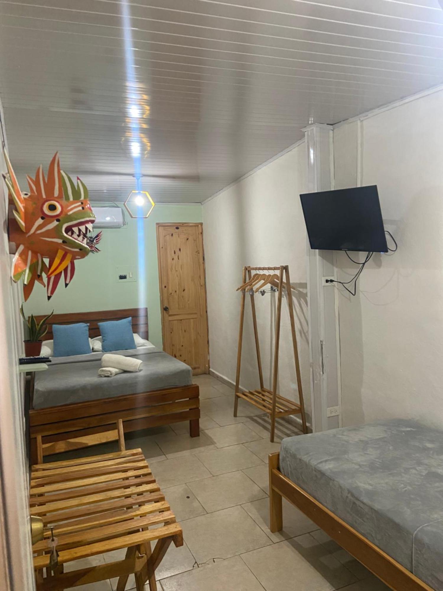Hostel Travelers ชิเตร ภายนอก รูปภาพ